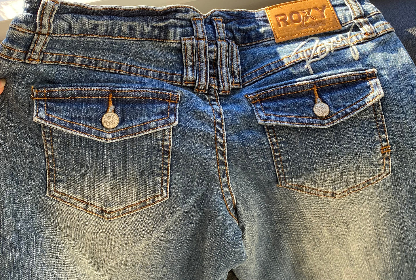 ♡roxy blue wash low rise flare jeans♡